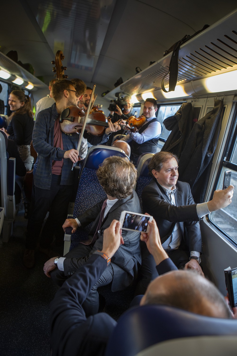 Aj posl Aj poslednú jazdu vlaku sprevádzali umelecké vstupy. dnu jazdu vlaku sprevadzali umelecke vstupy. foto_julia tibenska.jpg