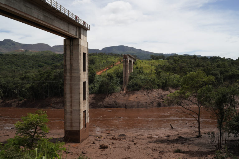 pretrhnutá priehrada, Minas Gerais, Brazília