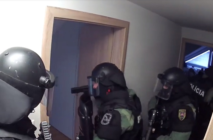 drogy, polícia, NAKA, kukláči