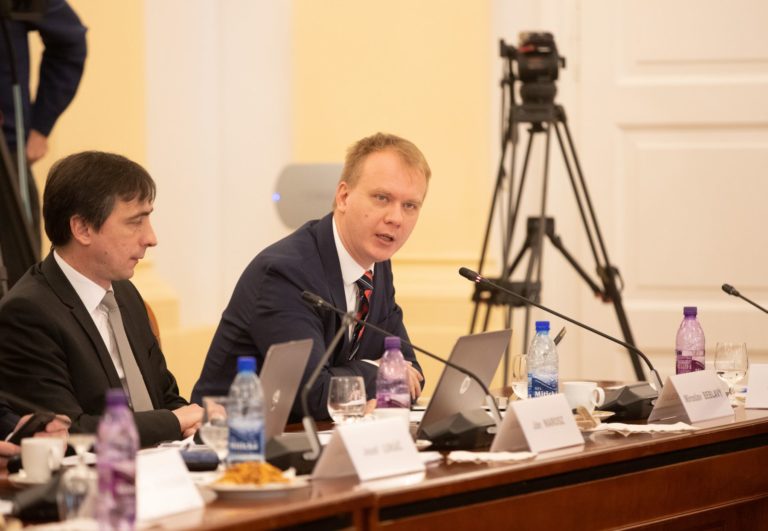 Vypočúvanie kandidátov na ústavných sudcov