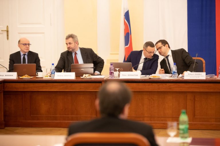 Vypočúvanie kandidátov na ústavných sudcov