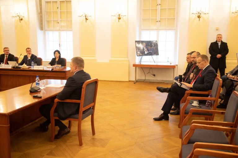 Robert Fico, Vypočúvanie kandidátov na ústavných sudcov