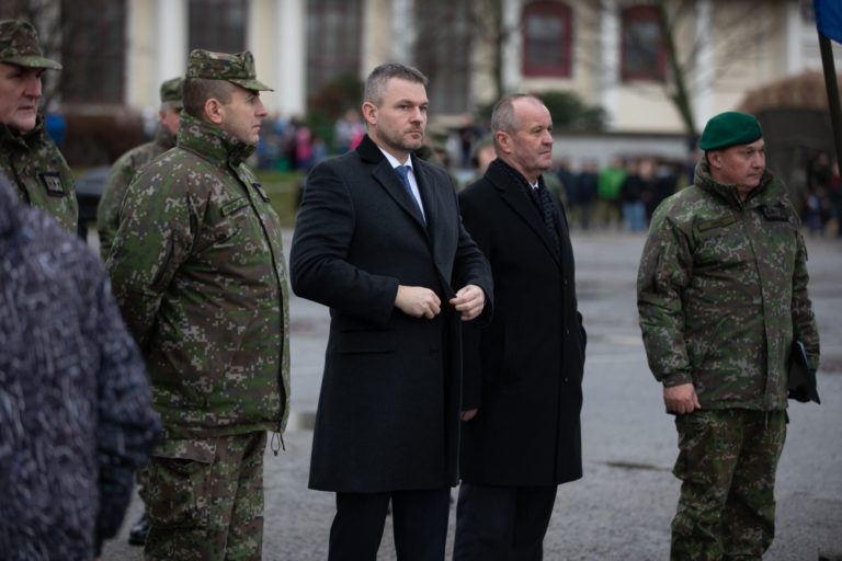 Vypálenie 20 novoročných delostreleckých sálv