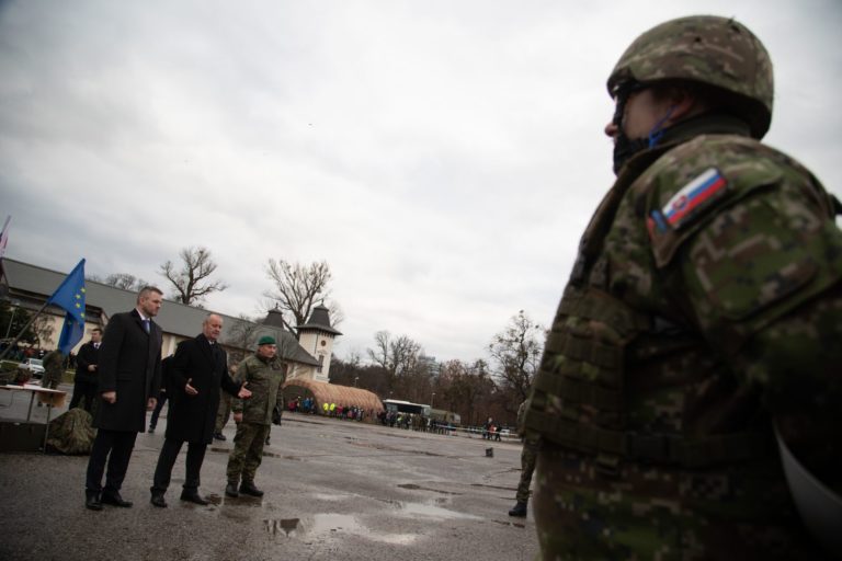 Vypálenie 20 novoročných delostreleckých sálv