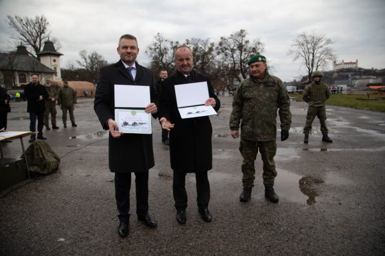 Vypálenie 20 novoročných delostreleckých sálv