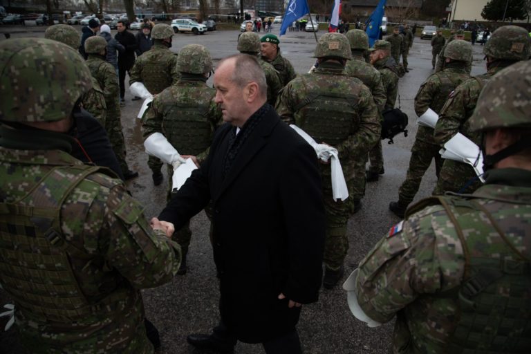 Vypálenie 20 novoročných delostreleckých sálv