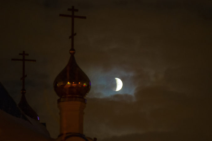 Rusko, zatmenie mesiaca