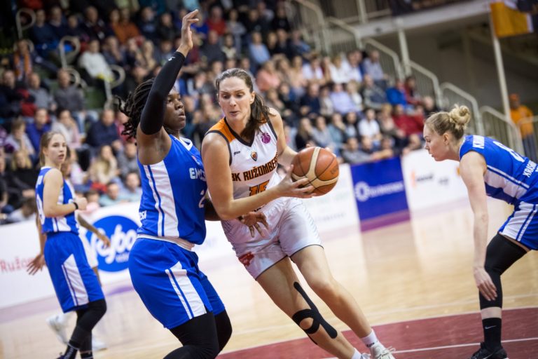 Paula Mavunga Tafadzwa, Beata Janosčiková