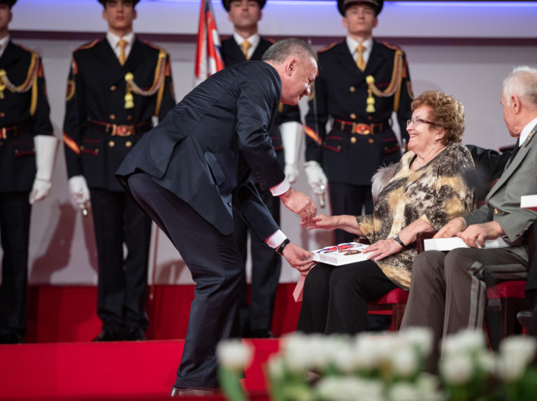 Andrej Kiska, udeľovanie štátneho vyznamenania