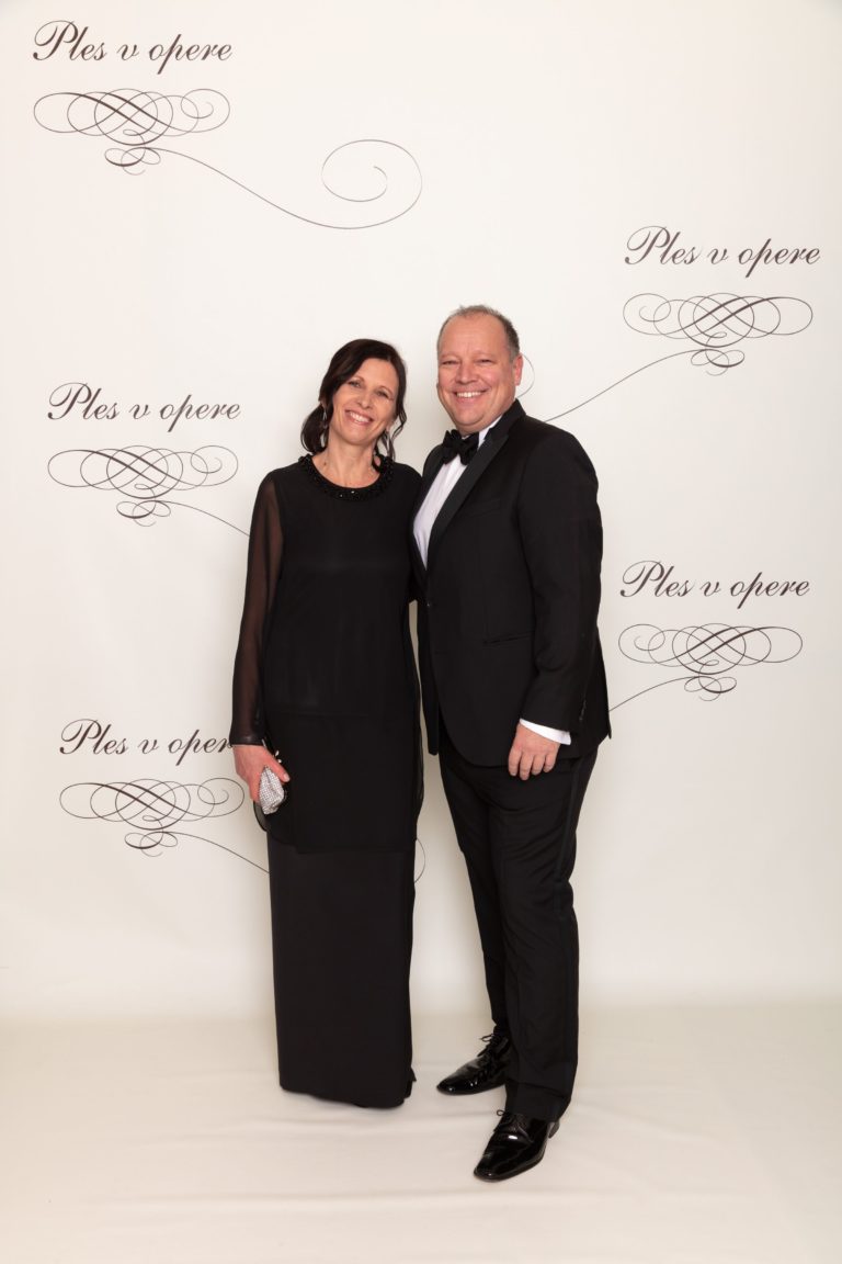 19. Ples v opere, Settele Matthias