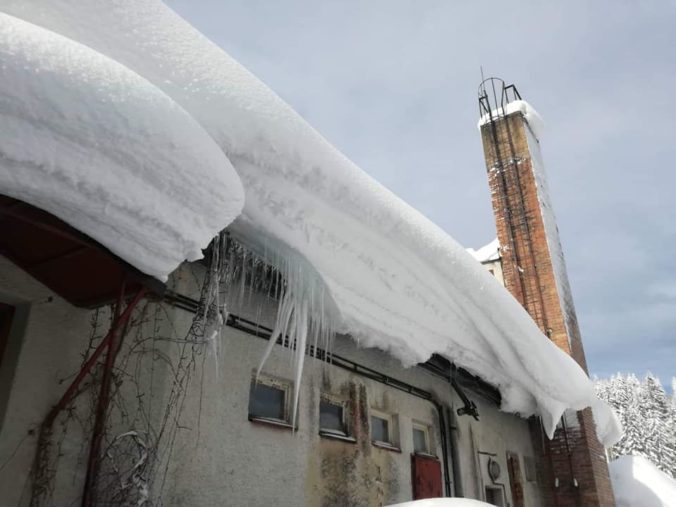 HASIČI: Odstraňovanie následkov snehovej kalamity