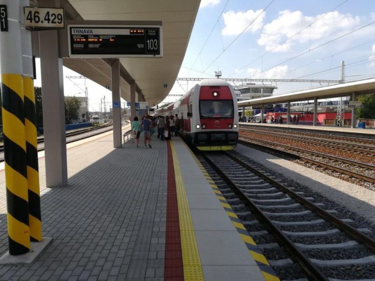 Trnava, nástupište