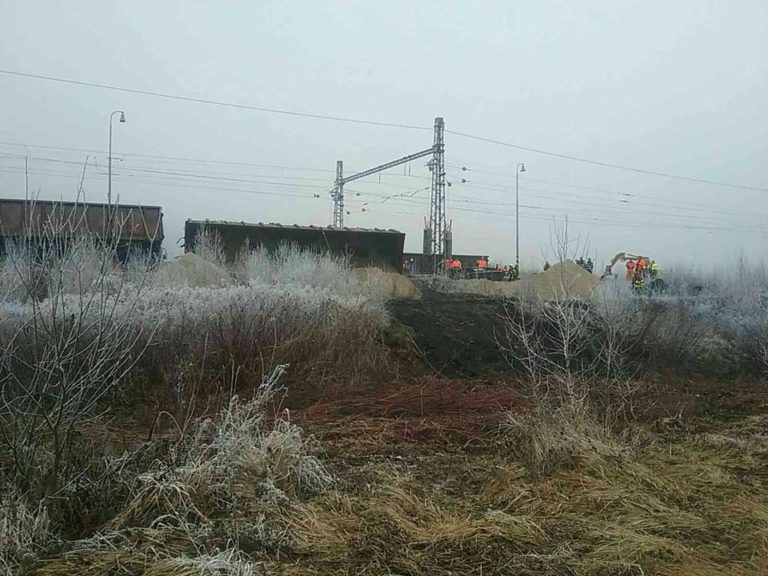 Vykoľajený vlak v Krompachoch