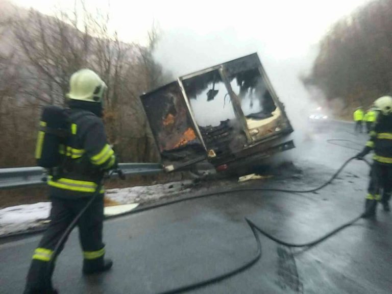 Pezinská baba, požiar auta