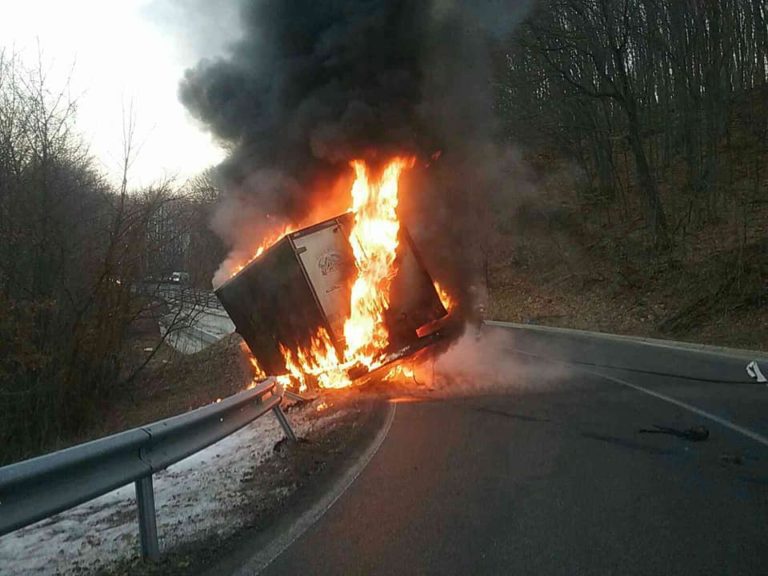 Pezinská baba, požiar auta