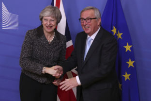 Theresa Mayová, Jean-Claude Juncker