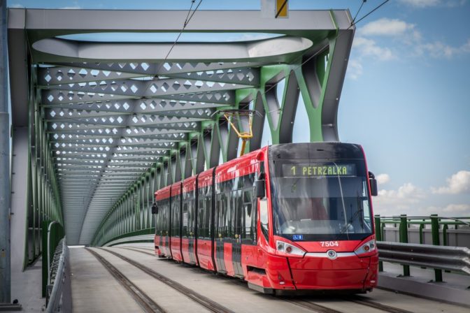 BRATISLAVA: Elektrièková doprava cez Starý most