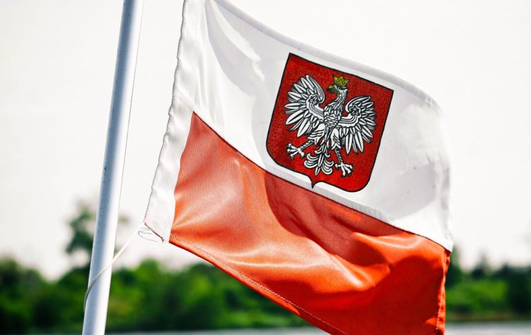 Flag 3386232_1280.jpg