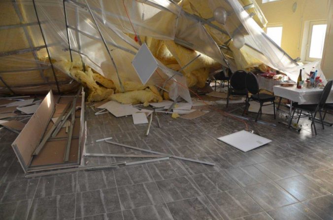 HASIČI: Pád stropu v kultúrnom dome