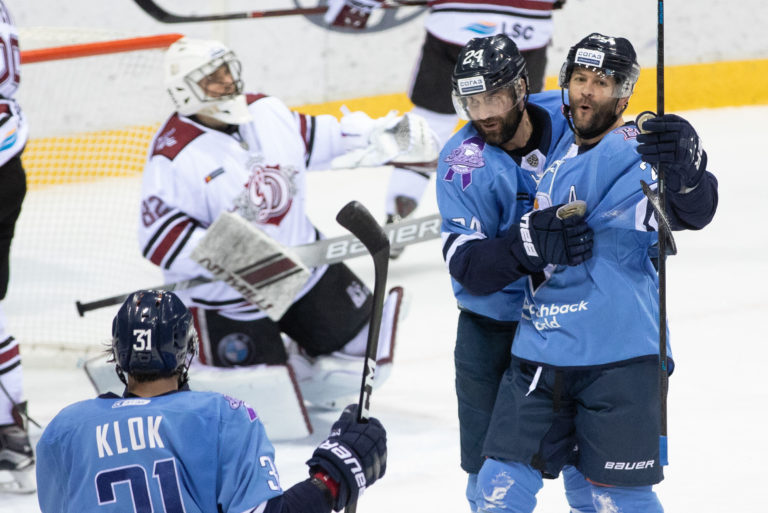 HC Slovan Bratislava, Dinamo Riga, KHL