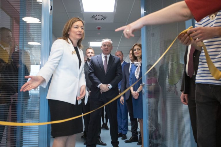 Andrea Kalavská, Andrej Kiska, NÚDCH