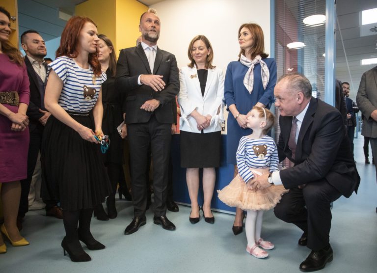 Andrea Kalavská, Andrej Kiska, NÚDCH