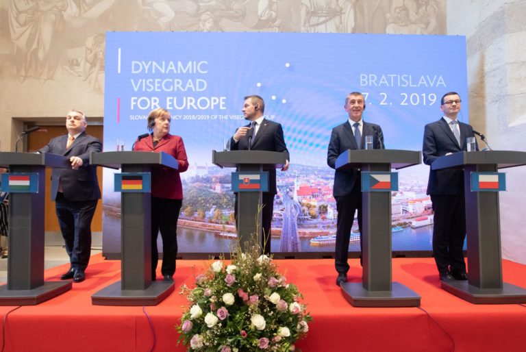 Merkelová, Pellegrini, Orbán, Babiš