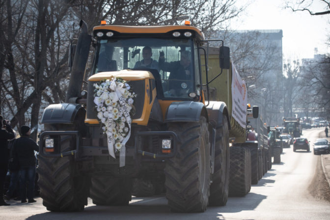 PROTEST: Farmári na traktoroch v Bratislave