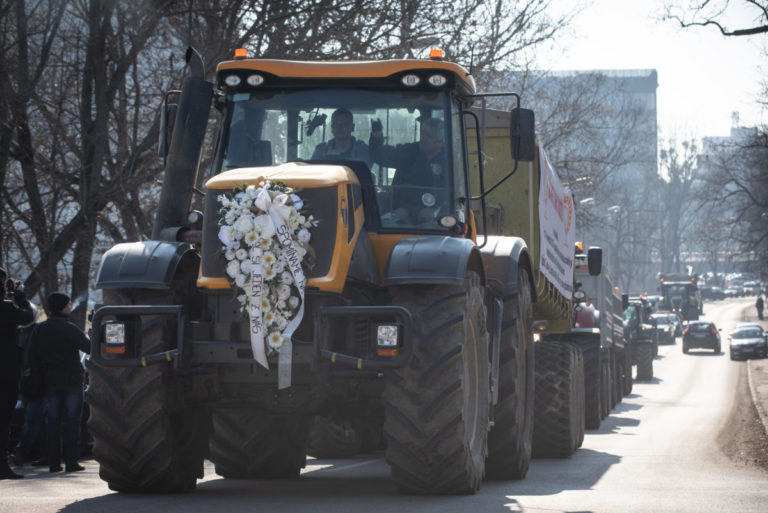 PROTEST: Farmári na traktoroch v Bratislave