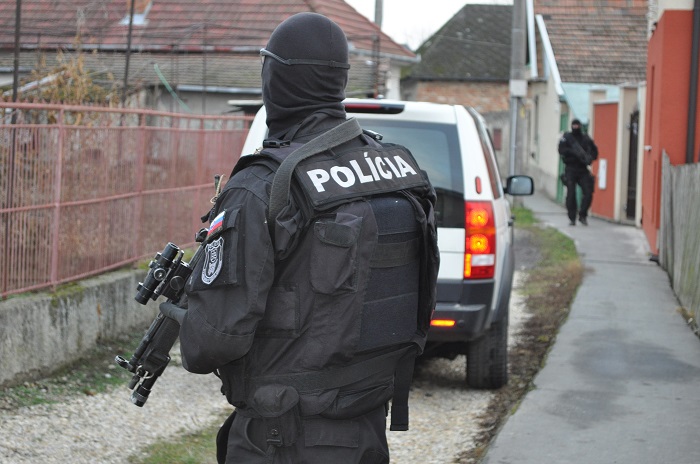 polícia, kukláči