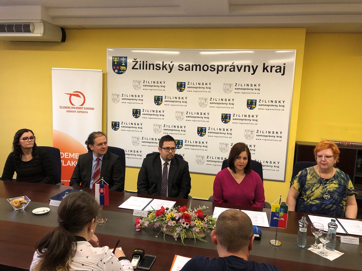 Na snimke zlava ivana pilkova patrik horny filip hlubocky erika jurinova a jarmila matejcikova.jpg