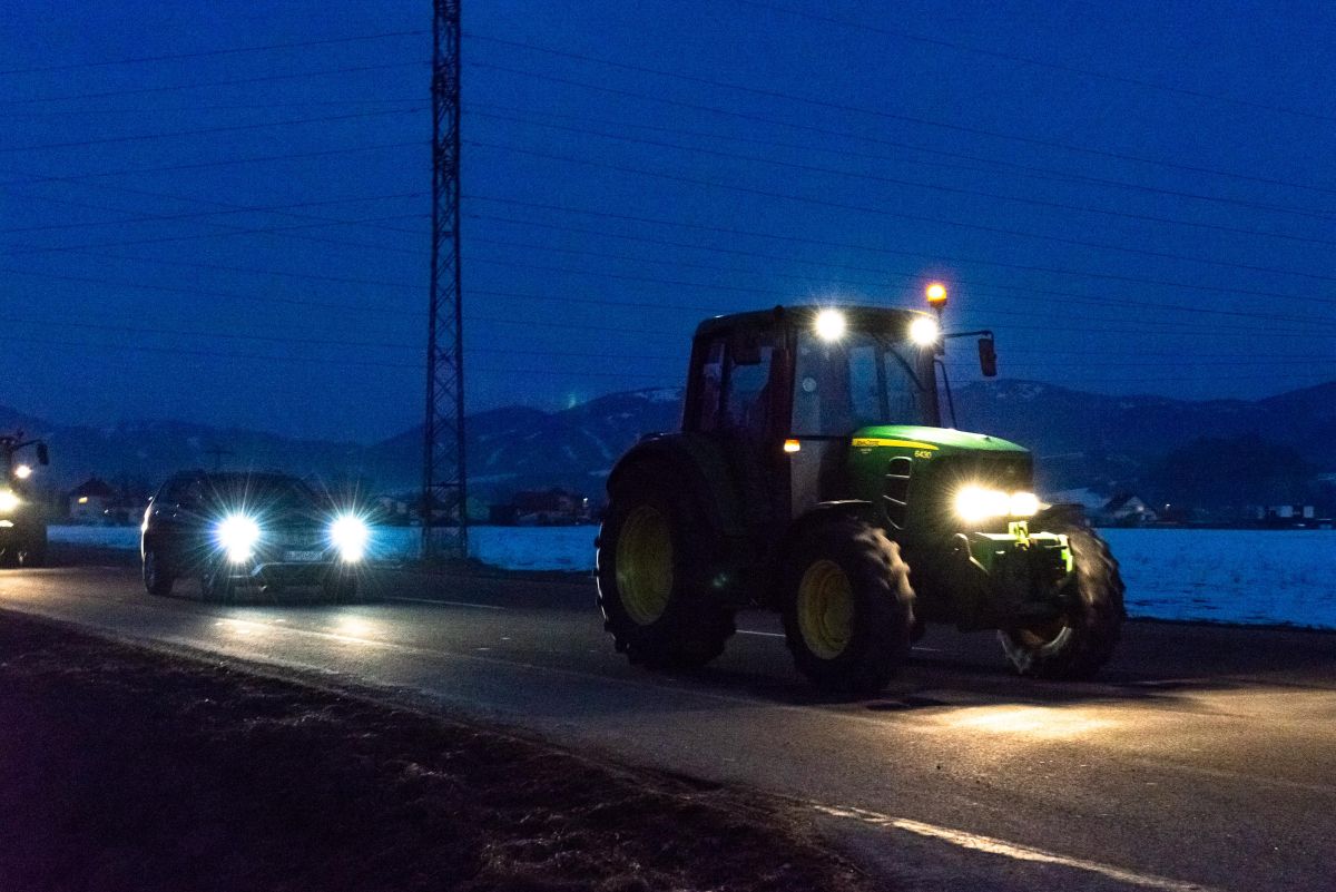 PROTEST: Jazda farmárov na traktoroch