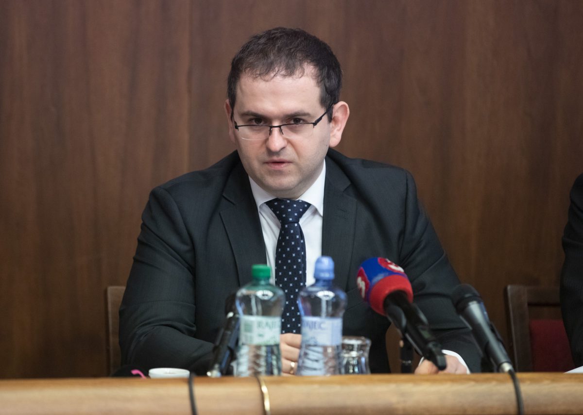 Róbert Madej (Smer-SD), zasadnutie Ústavnoprávneho výboru NR SR