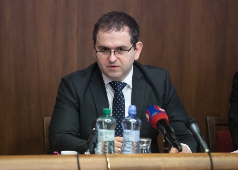 Róbert Madej (Smer-SD), zasadnutie Ústavnoprávneho výboru NR SR