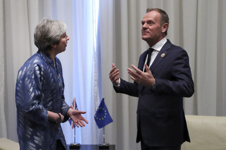 Theresa Mayová, Donald Tusk