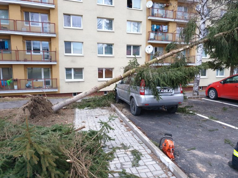 POLÍCIA: Následky silného vetra v ilinskom kraji