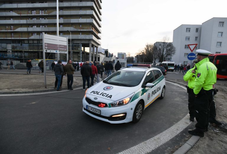 policia tehelné pole
