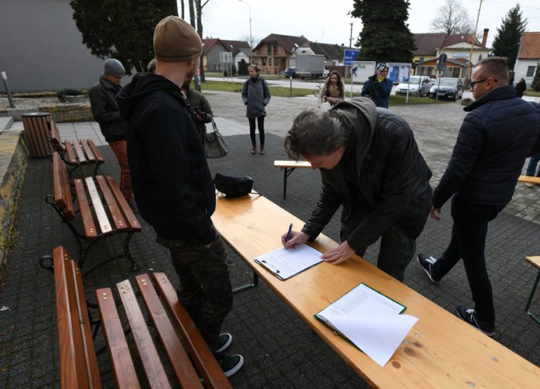 Jablonica, petícia, cesta