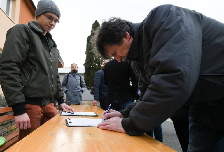 Jablonica, petícia, cesta