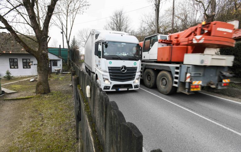 Jablonica, petícia, cesta