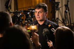 EFÈOVIÈ: Volebná centrála kandidáta