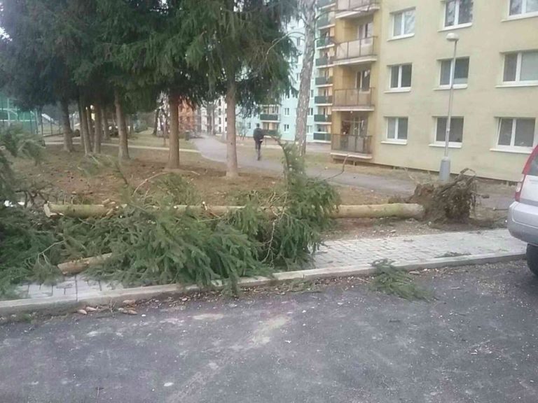 Stredné Slovensko, silný vietor