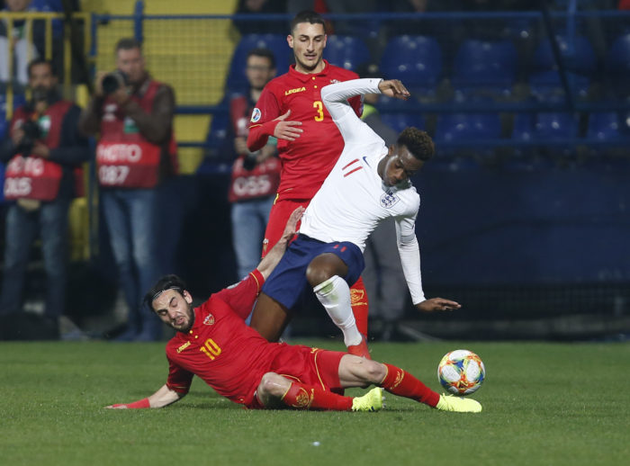 Anglicko, Čierna Hora, Callum Hudson-Odoi