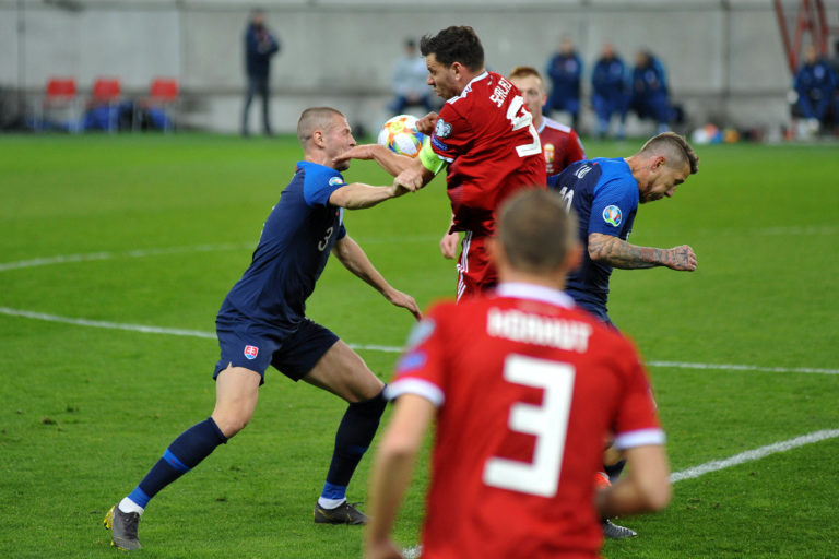 FUTBAL: Slovensko - Maďarsko (kvalifikácia o postup na ME 2020), Denis Vavro, Ádám Szalai