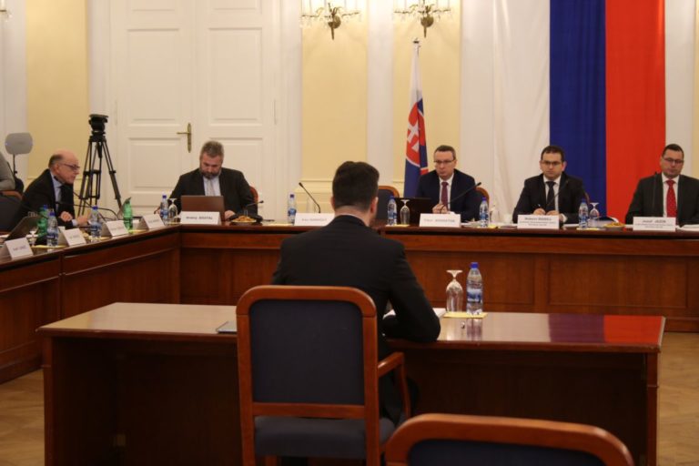 Vypočúvanie kandidátov na ústavných sudcov