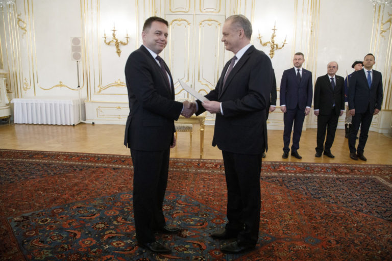 PREZIDENT: Vymenoval guvernéra NBS, Peter Kažimír, Andrej Kiska