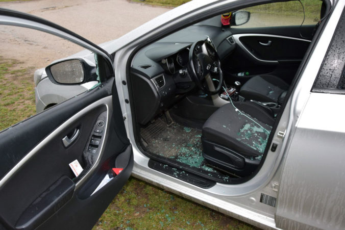 POLÍCIA: Zlodej ukradol z auta 380 eur