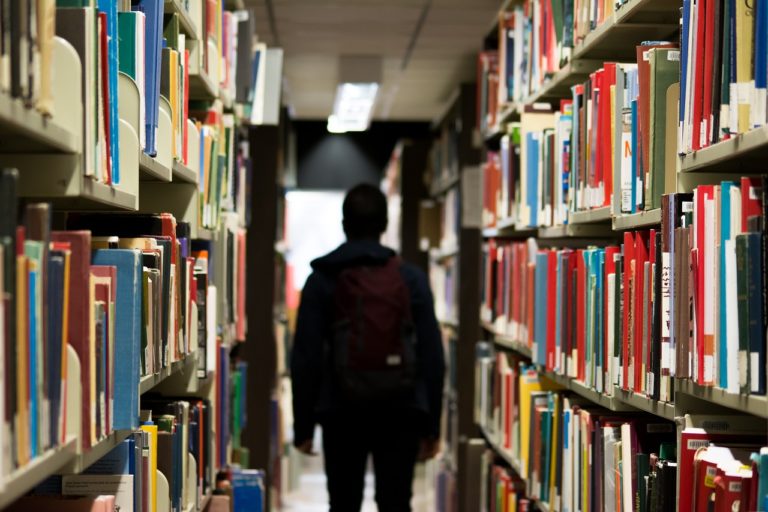 Library 922998_1280.jpg
