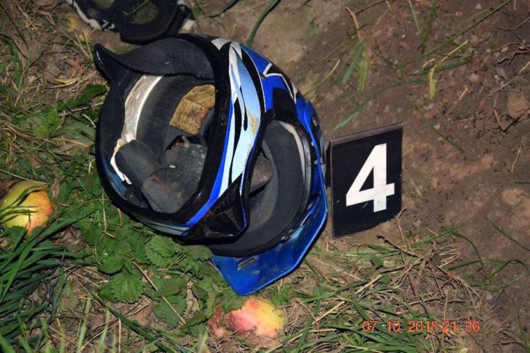 nehoda, motocyklista, prilba