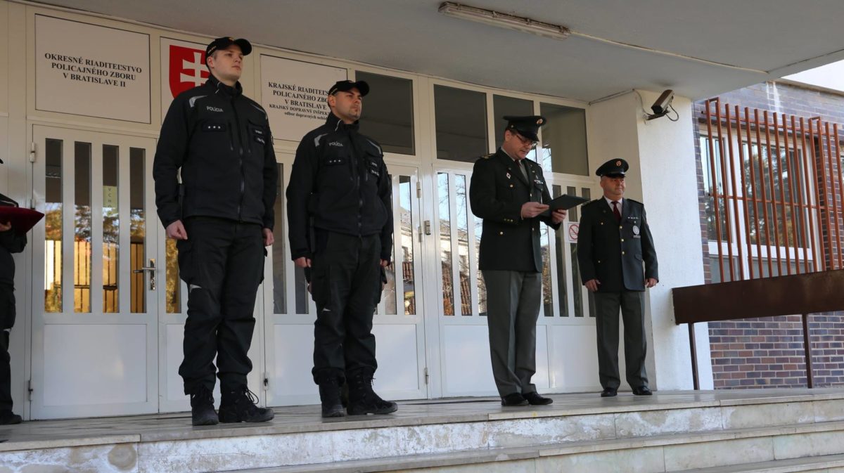 Polícia